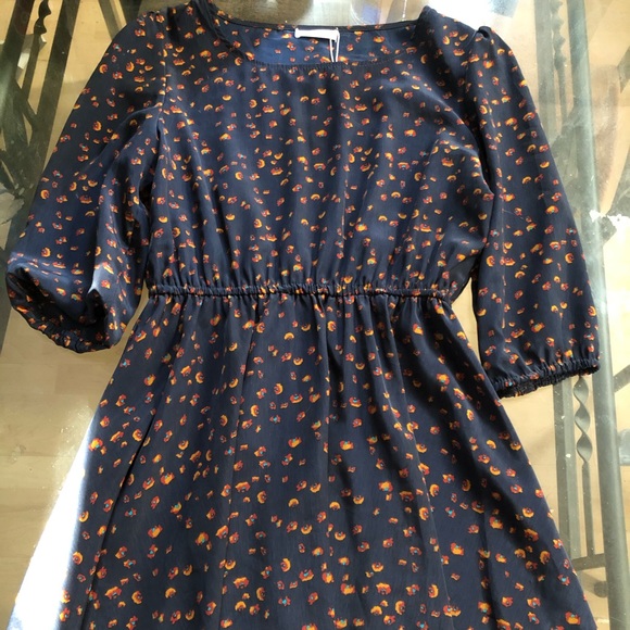 A blue floral dress - Picture 2 of 3